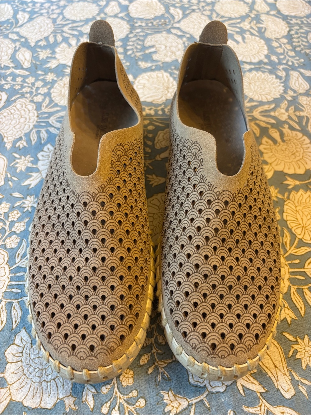 Ilse Jacobson Tulip 139 Perforated Slip-On Shoes, size 8